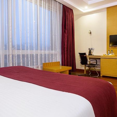 Three Steers Hotel Meru Екстер'єр фото