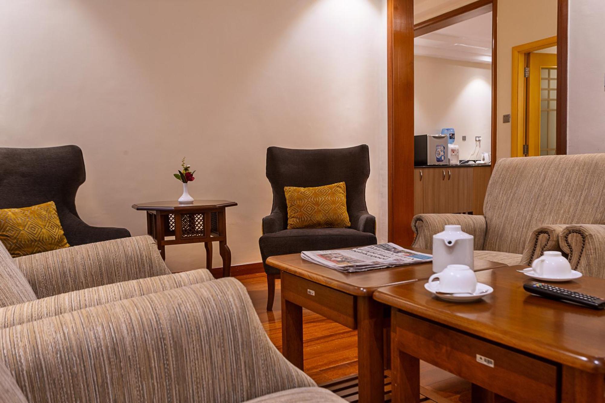 Three Steers Hotel Meru Екстер'єр фото