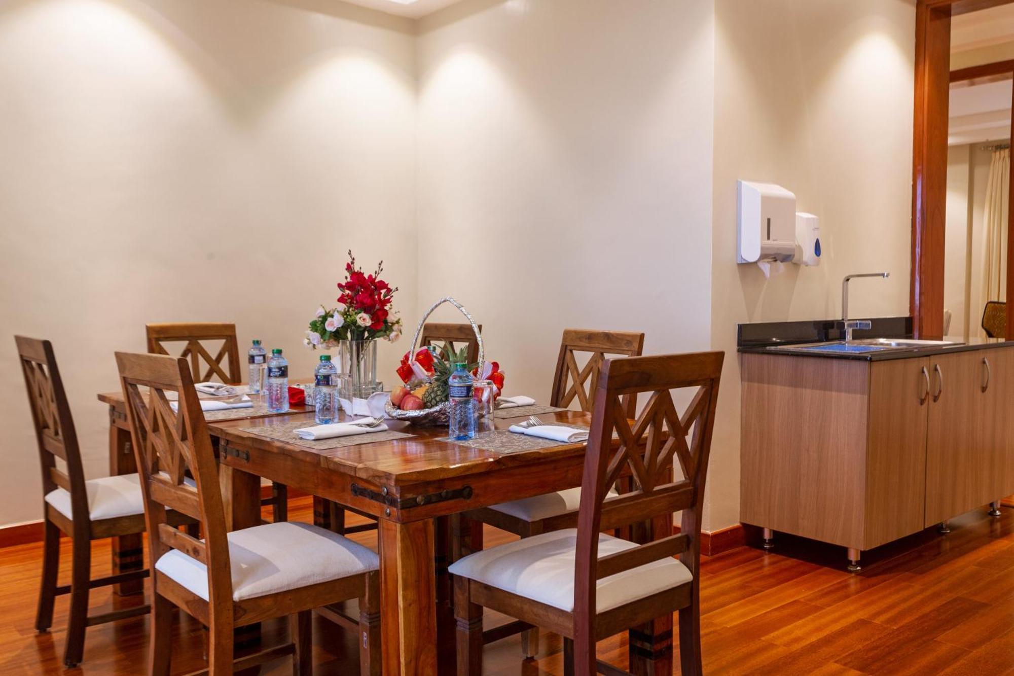 Three Steers Hotel Meru Екстер'єр фото