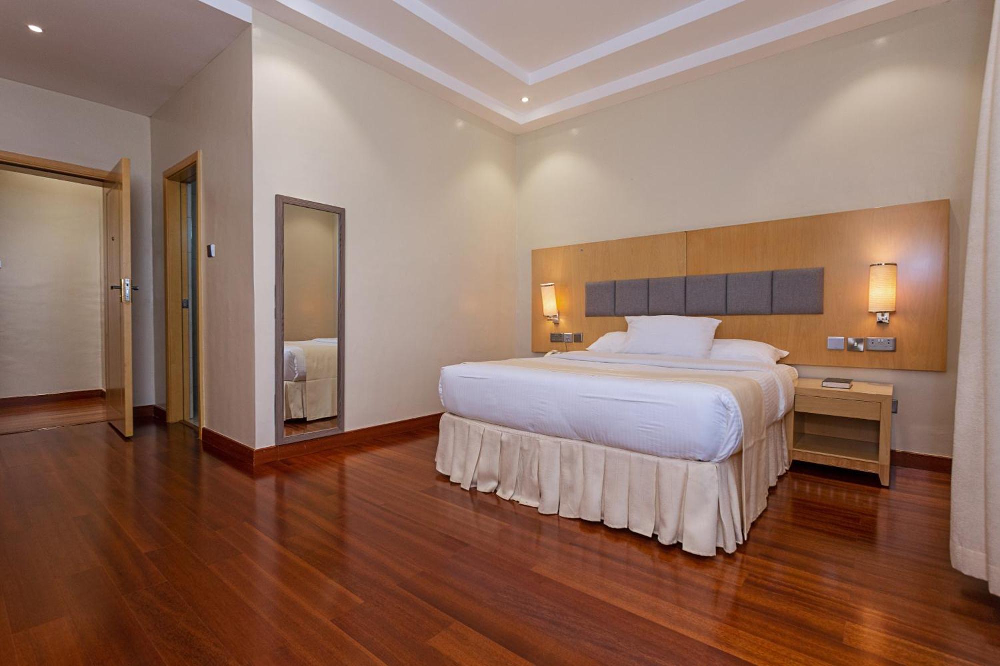 Three Steers Hotel Meru Екстер'єр фото