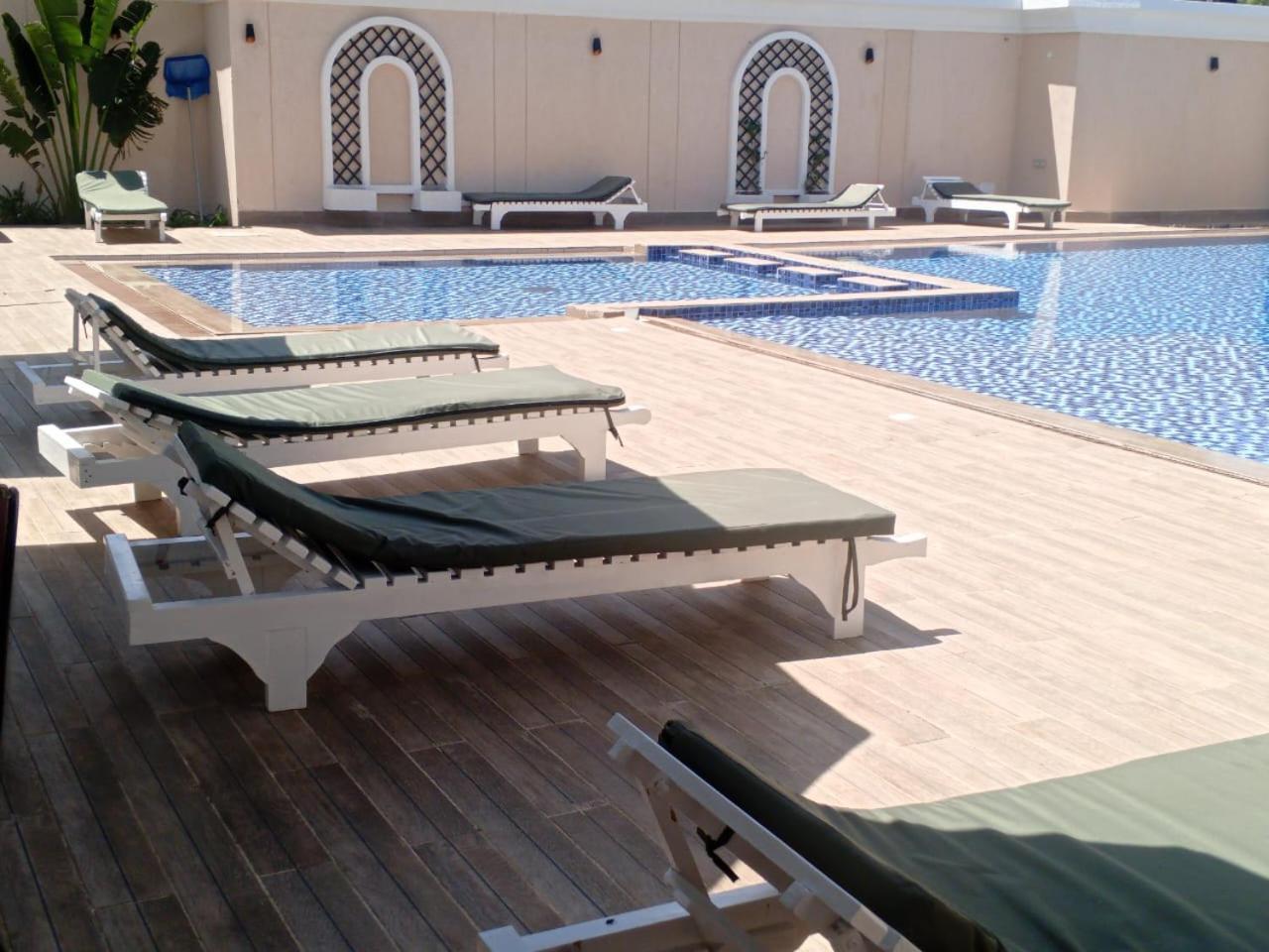 Three Steers Hotel Meru Екстер'єр фото