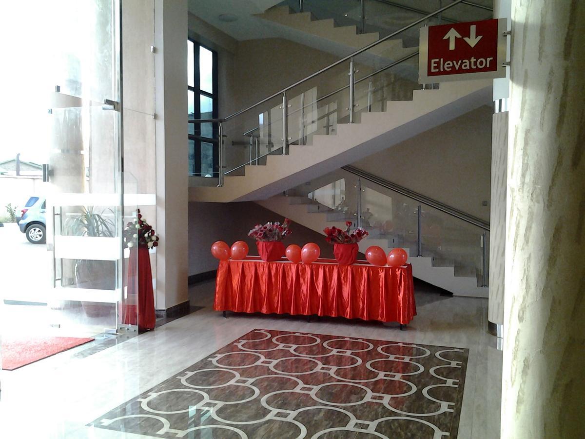 Three Steers Hotel Meru Екстер'єр фото