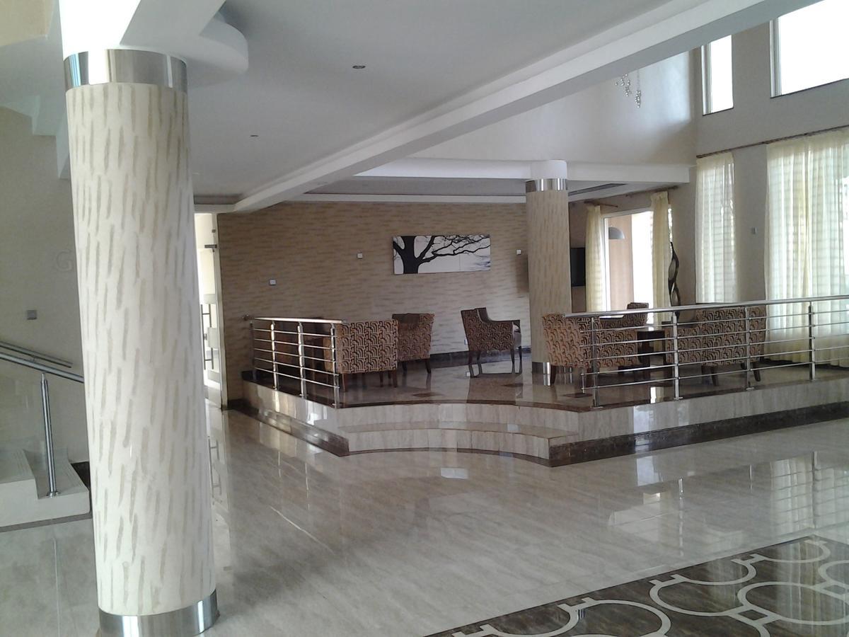 Three Steers Hotel Meru Екстер'єр фото